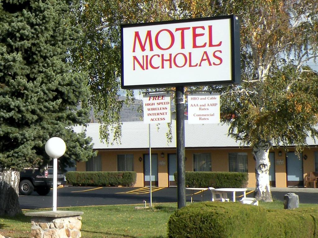 Motel Nicholas Omak Exterior photo